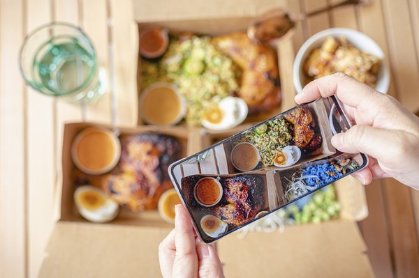 Panduan Lengkap Strategi Pemasaran Media Sosial untuk Restoran Anda 3 kenapa orang orang suka mengunggah foto makanan di media sosial 1 - Panduan Lengkap Strategi Pemasaran Media Sosial untuk Restoran Anda - 2
