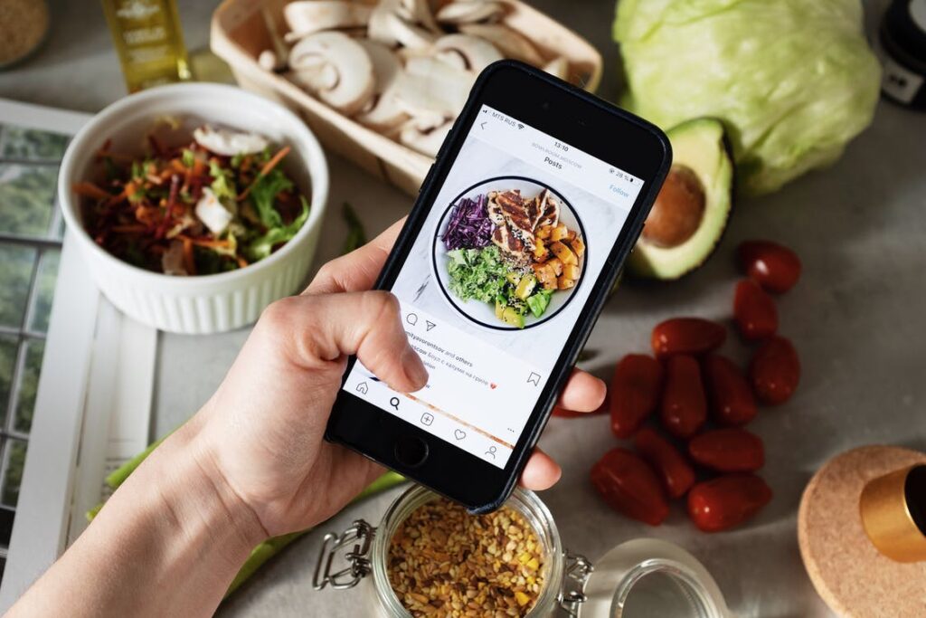Awasi Reputasi Online Anda: Cara Memantau Reputasi Online untuk Bisnis F&B 4 visual - Awasi Reputasi Online Anda: Cara Memantau Reputasi Online untuk Bisnis F&B - 3
