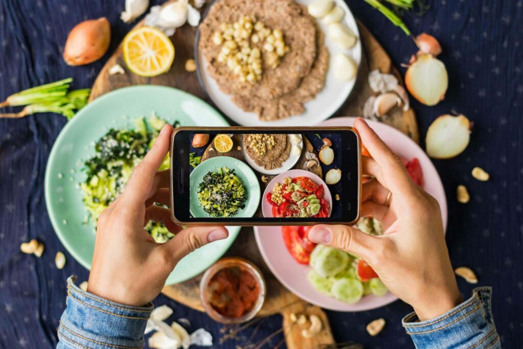 Kolaborasi Food Influencer: Peran dan Pengaruhnya dalam Promosi Tren Baru di Dunia F&B 3 10 Food Influencers You Should Be Following in 2022 - Kolaborasi Food Influencer: Peran dan Pengaruhnya dalam Promosi Tren Baru di Dunia F&B - 2