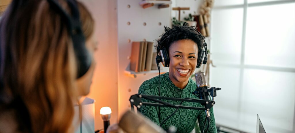 GettyImages 1355367431 1 - Suara Restoran Anda: Manfaatkan Podcast Marketing - 4